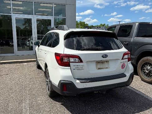 Used 2018 Subaru Outback 2.5i Limited AWD/4WD image 3