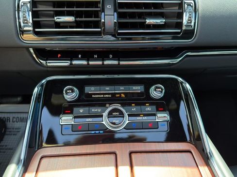 Used 2024 Lincoln Navigator Premiere AWD/4WD image 41