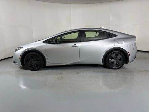 Used 2024 Toyota Prius LE image 6