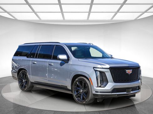 Used 2025 Cadillac Escalade ESV Sport Platinum w/ LPO, Floor Liner Package AWD/4WD image 5