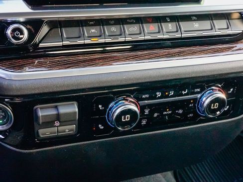 New 2026 GMC Sierra 1500 SLE w/ Preferred Package image 18