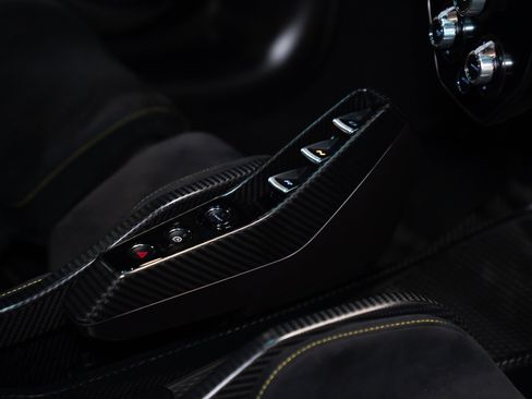 Used 2019 McLaren Senna RWD image 41