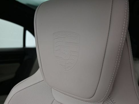 Used 2026 Porsche Macan Electric RWD image 9