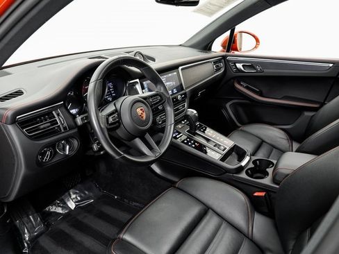 Used 2024 Porsche Macan GTS image 4