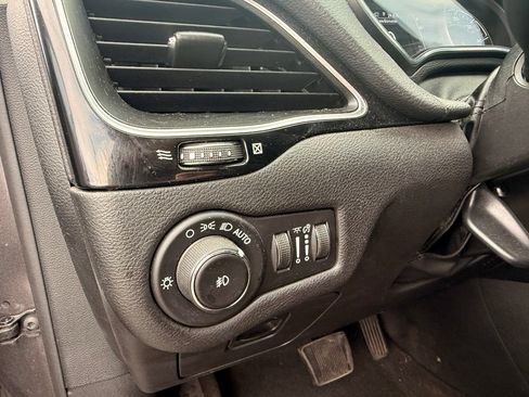 Used 2020 Jeep Cherokee Latitude Plus FWD image 27