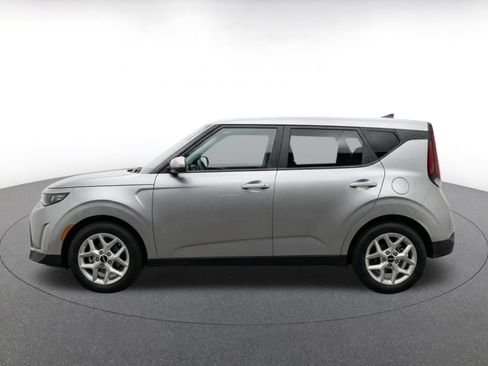 Used 2025 Kia Soul LX w/ LX Technology Package FWD image 4