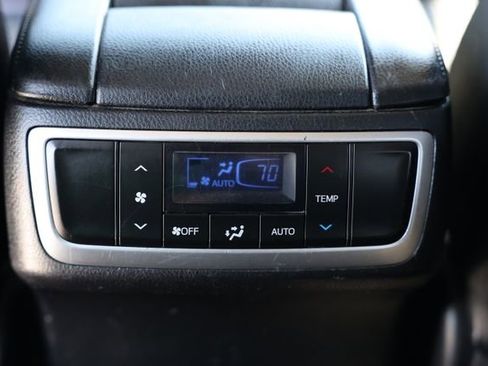 Used 2018 Toyota Highlander Plus AWD/4WD image 40