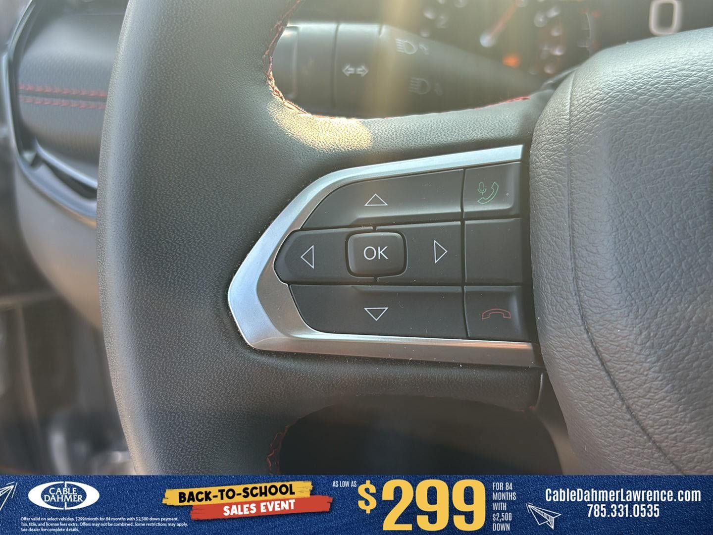 Used 2025 Jeep Compass Trailhawk AWD/4WD image 13