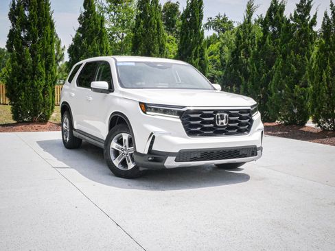 Used 2025 Honda Pilot EX-L image 2