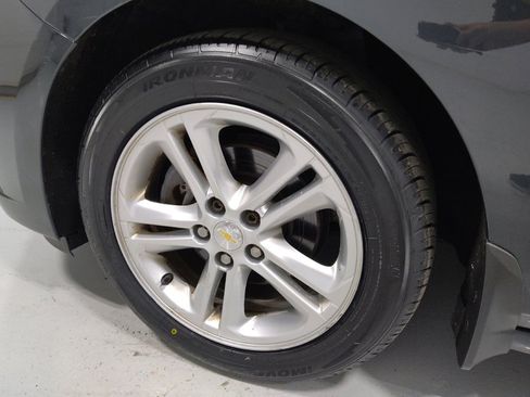 Used 2017 Chevrolet Cruze LT image 31