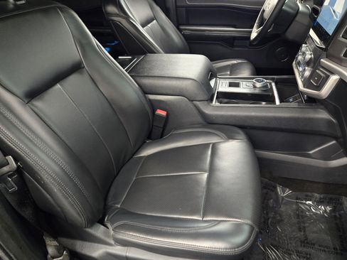 Certified 2022 Ford Expedition XLT image 12