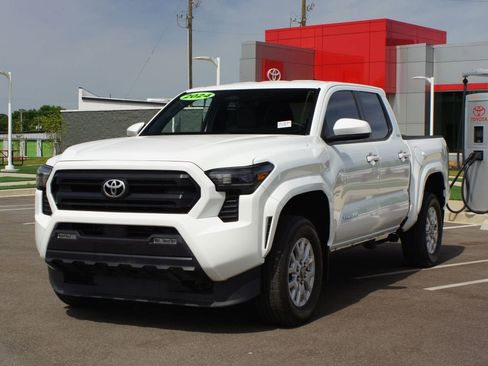 Used 2024 Toyota Tacoma SR5 AWD/4WD image 25