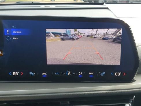 Certified 2025 Chevrolet Traverse LT image 33