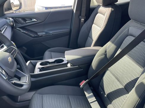 New 2025 Chevrolet Equinox LT image 9