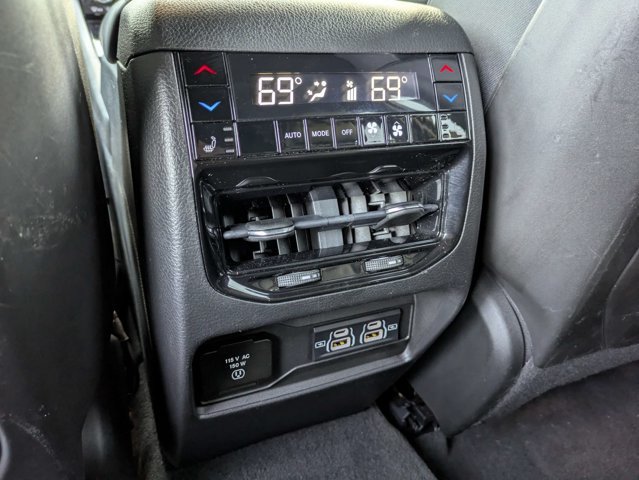 Certified 2022 Jeep Grand Cherokee Overland w/ Luxury Tech Group IV AWD/4WD image 15