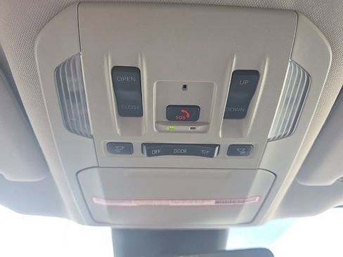 Used 2024 Toyota Highlander XLE image 36