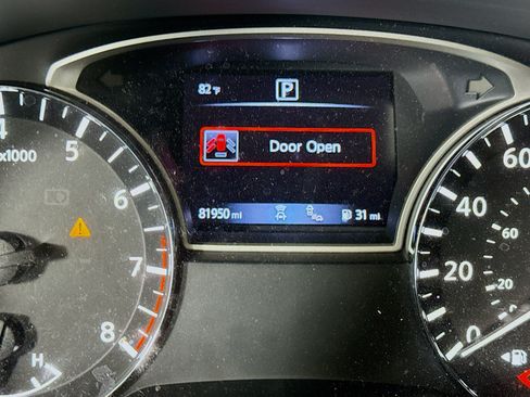 Used 2020 Nissan Pathfinder Platinum FWD image 16