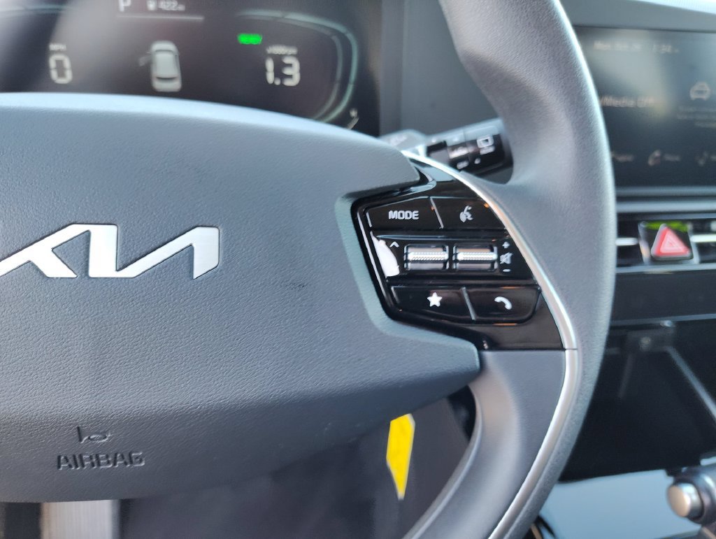 Used 2024 Kia Niro LX FWD image 17