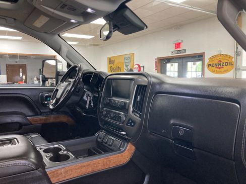 Used 2019 Chevrolet Silverado 2500 High Country w/ Duramax Plus Package AWD/4WD image 19