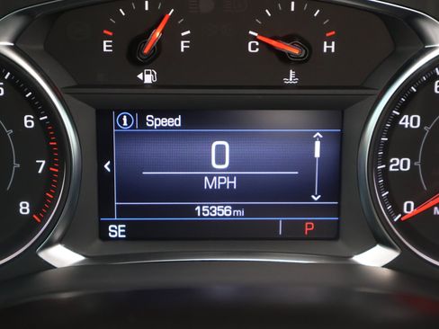 Used 2023 GMC Acadia SLE image 4