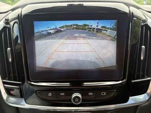 Used 2018 Chevrolet Traverse LT FWD image 26