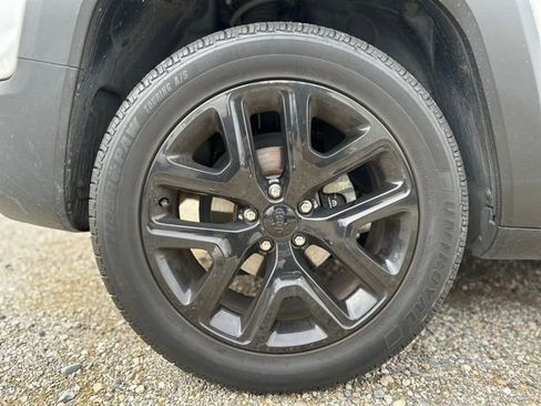 Used 2017 Jeep Renegade Altitude FWD image 7