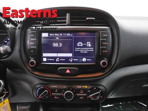 Used 2022 Kia Soul LX w/ Technology Package FWD image 12