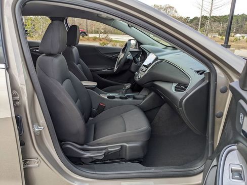 Used 2025 Chevrolet Malibu LT image 45