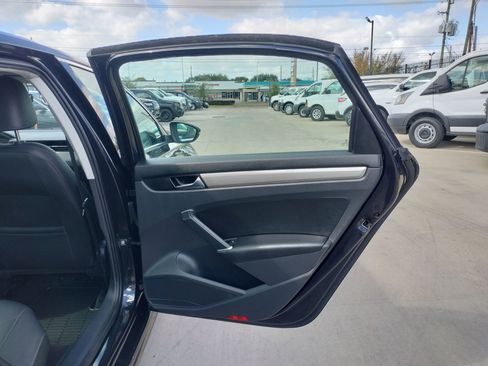 Used 2021 Volkswagen Passat 2.0T SE w/ Luggage Net & Mats Package image 34