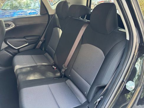 Used 2025 Kia Soul LX w/ LX Technology Package FWD image 34