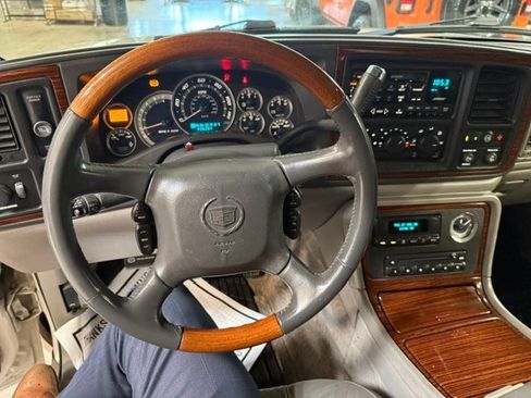 Used 2002 Cadillac Escalade AWD image 49