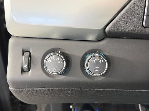 Used 2019 Chevrolet Suburban LT AWD/4WD image 23