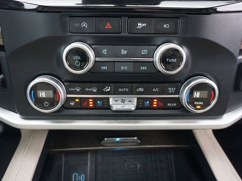 Used 2024 Ford Expedition Limited image 12