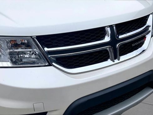 Used 2019 Dodge Journey SE w/ Connectivity Group FWD image 30
