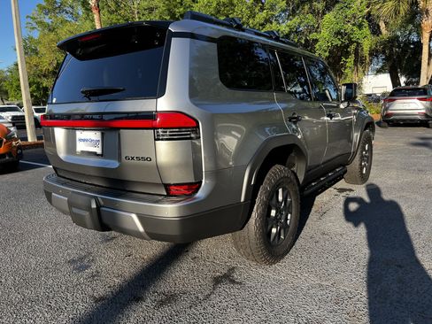 Used 2026 Lexus GX 550 AWD/4WD image 9