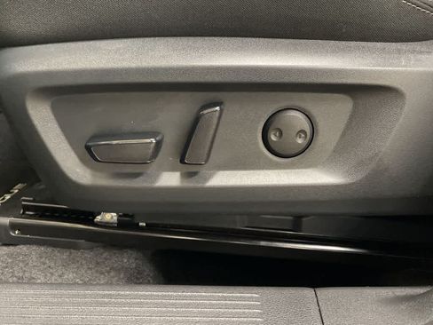 Used 2025 Nissan Rogue SV AWD/4WD image 14