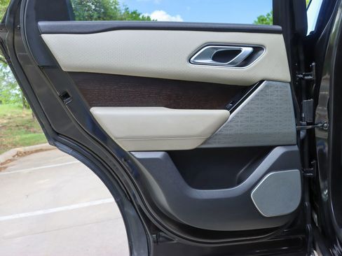 Used 2018 Land Rover Range Rover Velar R-Dynamic SE image 12