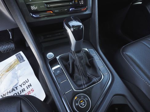 Used 2022 Volkswagen Tiguan SE w/ Panoramic Sunroof Package AWD/4WD image 29