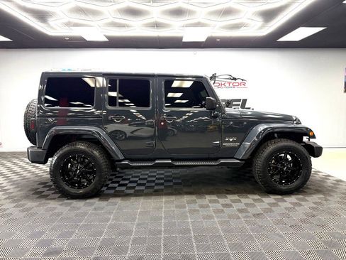 Used 2017 Jeep Wrangler Unlimited Sahara w/ Max Tow Package AWD/4WD image 16