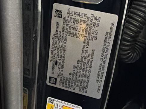 Used 2025 Chevrolet Suburban High Country AWD/4WD image 38