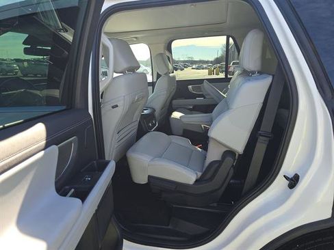 Used 2025 Ford Expedition Platinum w/ Driver's Package image 8