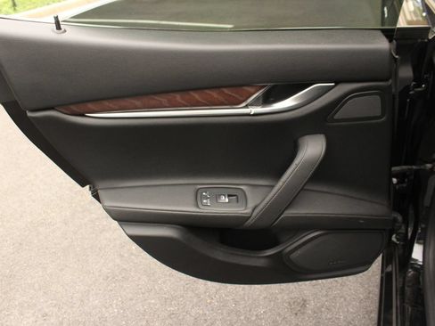 Used 2019 Maserati Ghibli S Q4 AWD/4WD image 21