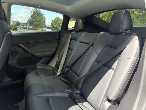 Used 2021 Tesla Model Y 2WD image 9