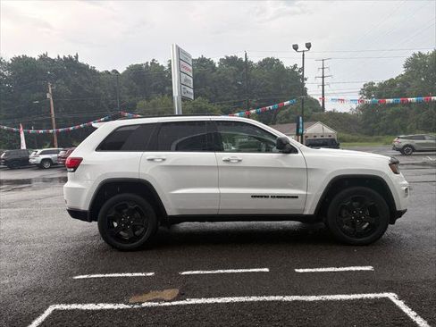 Certified 2018 Jeep Grand Cherokee Laredo AWD/4WD image 6
