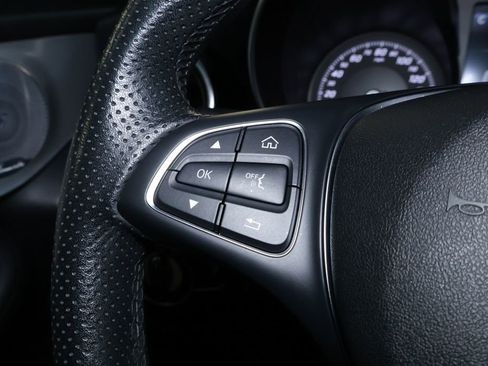 Used 2019 Mercedes-Benz GLC 300 4MATIC w/ Premium Package image 22