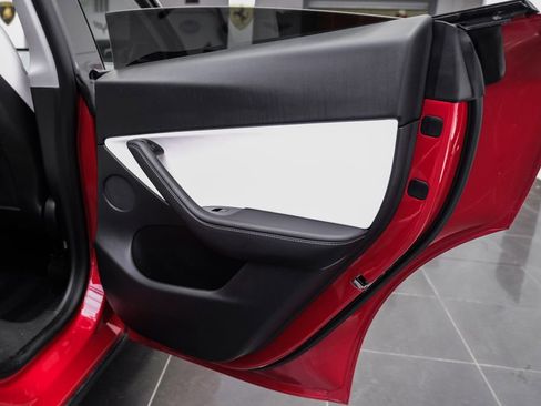 Used 2021 Tesla Model Y Long Range AWD/4WD image 42