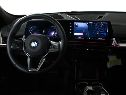 Certified 2025 BMW X2 xDrive28i w/ Technology Package image 18