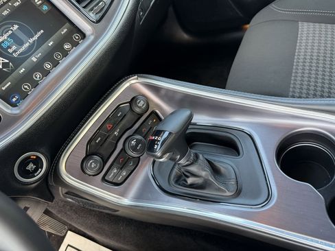 Used 2016 Dodge Challenger SXT image 19