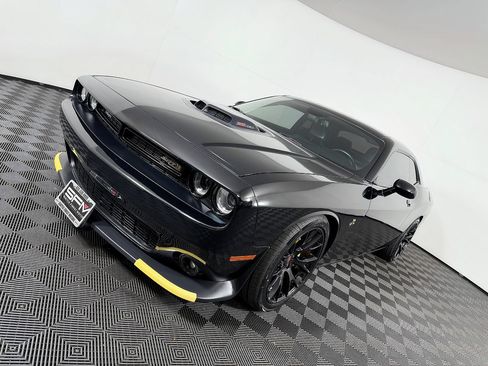 Used 2016 Dodge Challenger R/T Scat Pack RWD image 19