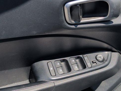 Used 2021 Hyundai Venue SE FWD image 14